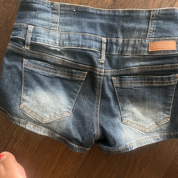 Super cute shorts - Picture 2 of 3